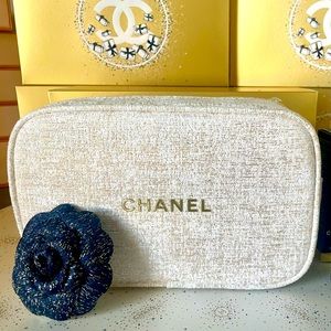 Authentic Chanel Holiday 2023 On the go moisture Make up set New with box